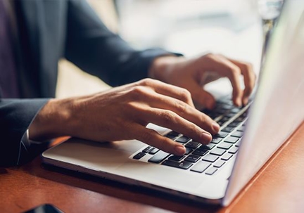 hands using keyboard